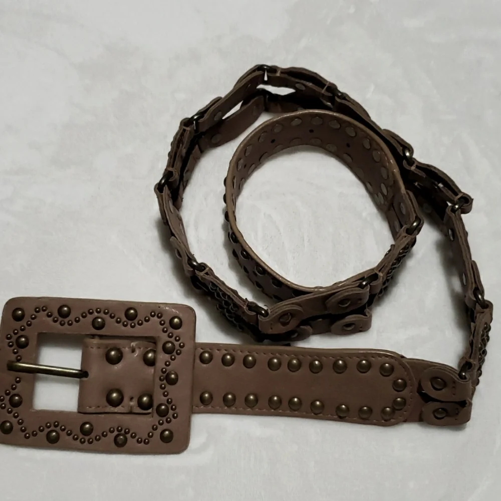 FREE PEOPLE STUDDED BELT. Size S/M‎ (43ins)